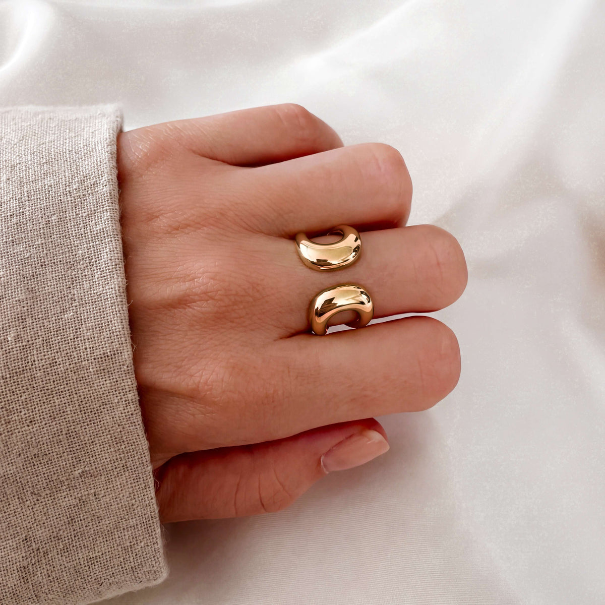 Thick Crossed Ring